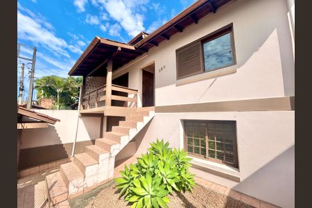 Casa à venda com 166m², 3 quartos e 2 vagas Casa à venda com 166m², 3 quartos e 2 vagasFachada