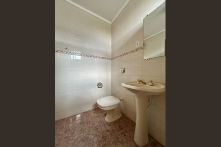 Casa à venda com 166m², 3 quartos e 2 vagas Casa à venda com 166m², 3 quartos e 2 vagasBanheiro