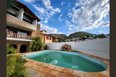 Casa à venda com 723m², 5 quartos e 6 vagas