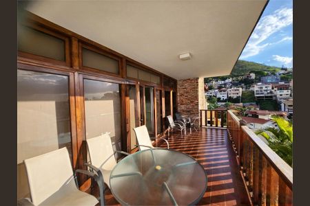 Casa à venda com 723m², 5 quartos e 6 vagas