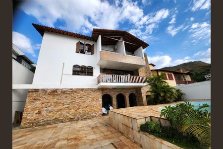 Casa à venda com 723m², 5 quartos e 6 vagas