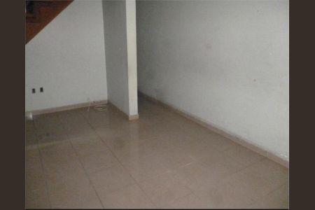 Casa à venda com 6 quartos, 300m² em Parque dos Bancarios, São Paulo