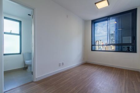 Suíte de apartamento para alugar com 2 quartos, 69m² em Itaim Bibi, São Paulo
