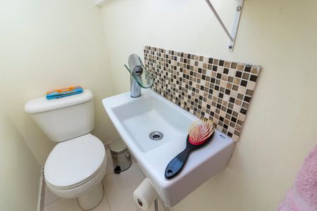 Casa de condomínio à venda com 83m², 3 quartos e 1 vaga Casa de condomínio à venda com 83m², 3 quartos e 1 vagaLavabo
