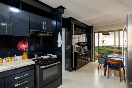 Apartamento para alugar com 210m², 4 quartos e 3 vagas Apartamento para alugar com 210m², 4 quartos e 3 vagasCozinha