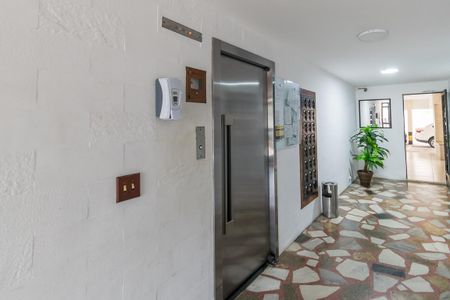 Apartamento à venda com 90m², 2 quartos e 1 vaga Apartamento à venda com 90m², 2 quartos e 1 vagaÁrea comum - Hall do elevador