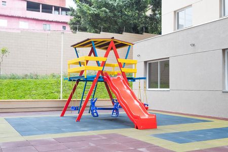Apartamento à venda com 43m², 2 quartos e 1 vaga Apartamento à venda com 43m², 2 quartos e 1 vagaÁrea comum - Playground
