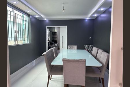 Casa à venda com 4 quartos, 300m² em Jardim das Bandeiras, São Paulo