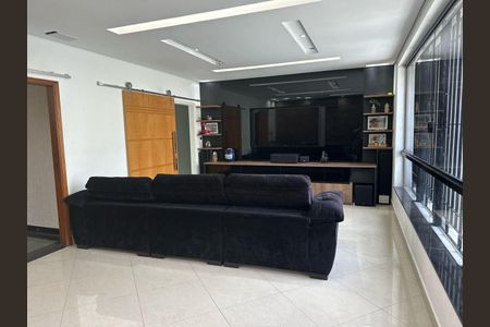 Casa à venda com 4 quartos, 300m² em Jardim das Bandeiras, São Paulo