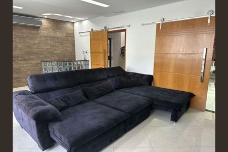 Casa à venda com 4 quartos, 300m² em Jardim das Bandeiras, São Paulo