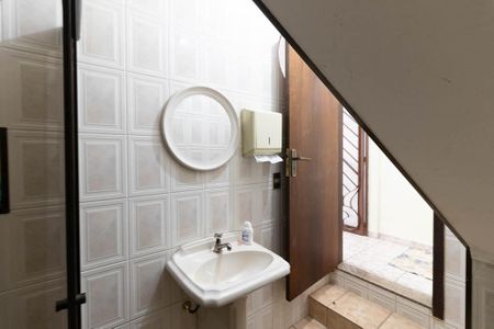 Casa à venda com 309m², 3 quartos e 4 vagas Casa à venda com 309m², 3 quartos e 4 vagasBanheiro Social 2