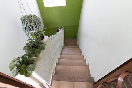 Casa à venda com 309m², 3 quartos e 4 vagas Casa à venda com 309m², 3 quartos e 4 vagasEscada de Acesso para a Garagem