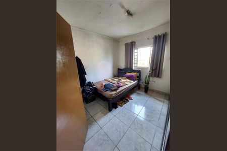 Casa à venda com 4 quartos, 131m² em Vila Carmosina, São Paulo