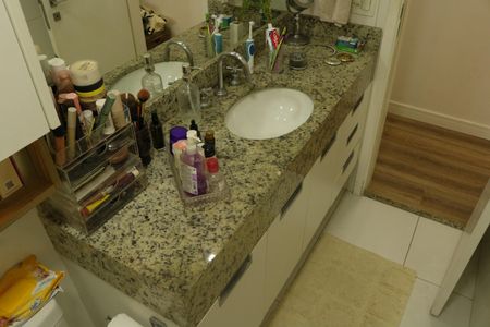 Apartamento à venda com 101m², 2 quartos e 2 vagasBanheiro da Suíte 2