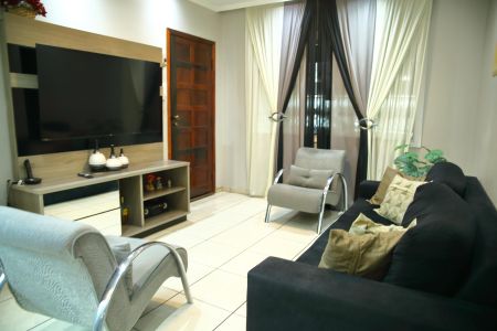 Casa à venda com 130m², 3 quartos e 2 vagasSala