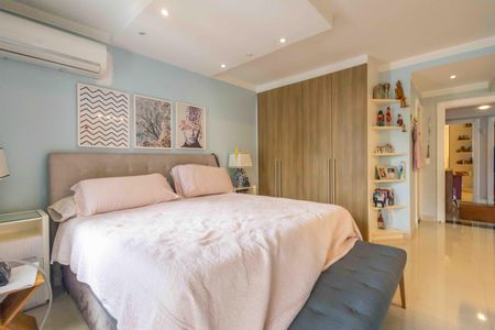 Casa de condomínio à venda com 354m², 4 quartos e 4 vagas Casa de condomínio à venda com 354m², 4 quartos e 4 vagasSuíte 1