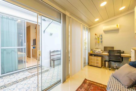 Casa de condomínio à venda com 354m², 4 quartos e 4 vagas Casa de condomínio à venda com 354m², 4 quartos e 4 vagasQuarto