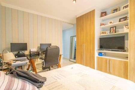 Casa de condomínio à venda com 354m², 4 quartos e 4 vagas Casa de condomínio à venda com 354m², 4 quartos e 4 vagasSuíte 3