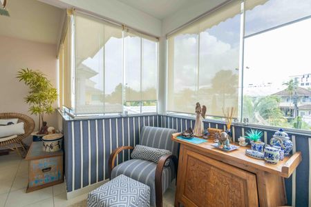 Casa de condomínio à venda com 354m², 4 quartos e 4 vagas Casa de condomínio à venda com 354m², 4 quartos e 4 vagasSuíte 1 varanda