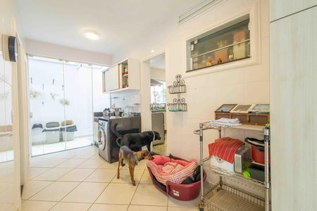 Casa de condomínio à venda com 354m², 4 quartos e 4 vagas Casa de condomínio à venda com 354m², 4 quartos e 4 vagasÁrea de serviço