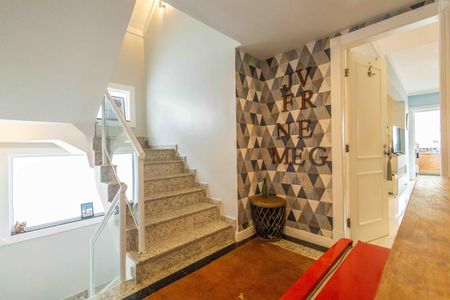 Casa de condomínio à venda com 354m², 4 quartos e 4 vagas Casa de condomínio à venda com 354m², 4 quartos e 4 vagasHall