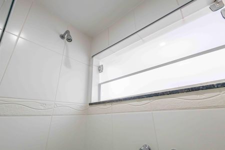 Casa de condomínio à venda com 354m², 4 quartos e 4 vagas Casa de condomínio à venda com 354m², 4 quartos e 4 vagasBanheiro da Suíte 2