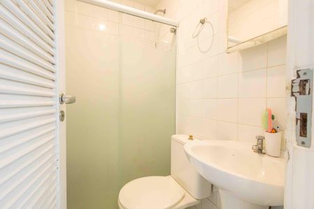 Casa de condomínio à venda com 354m², 4 quartos e 4 vagas Casa de condomínio à venda com 354m², 4 quartos e 4 vagasBanheiro de serviço