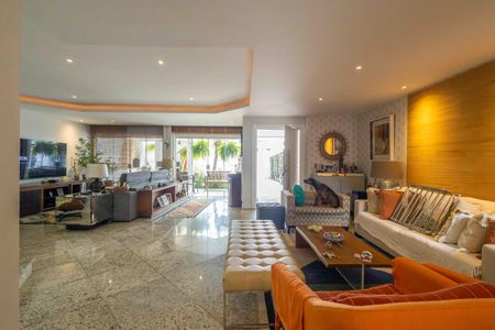 Sala de casa de condomínio à venda com 4 quartos, 354m² em Recreio dos Bandeirantes, Rio de Janeiro