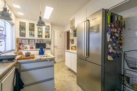 Casa de condomínio à venda com 354m², 4 quartos e 4 vagas Casa de condomínio à venda com 354m², 4 quartos e 4 vagasCozinha