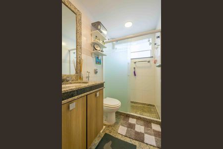 Casa de condomínio à venda com 354m², 4 quartos e 4 vagas Casa de condomínio à venda com 354m², 4 quartos e 4 vagasBanheiro 2 da suíte 1