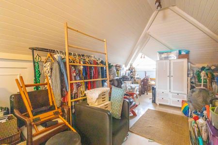 Casa de condomínio à venda com 354m², 4 quartos e 4 vagas Casa de condomínio à venda com 354m², 4 quartos e 4 vagasSótão