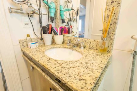 Casa de condomínio à venda com 354m², 4 quartos e 4 vagas Casa de condomínio à venda com 354m², 4 quartos e 4 vagasBanheiro 2 da suíte 1