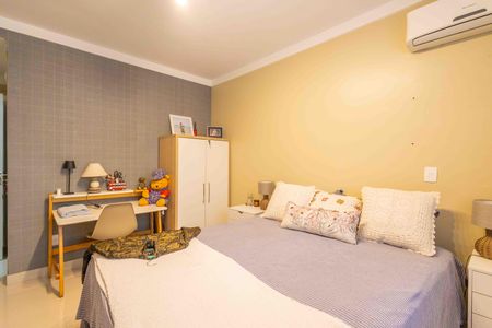 Casa de condomínio à venda com 354m², 4 quartos e 4 vagas Casa de condomínio à venda com 354m², 4 quartos e 4 vagasSuíte 2