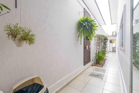 Casa de condomínio à venda com 354m², 4 quartos e 4 vagas Casa de condomínio à venda com 354m², 4 quartos e 4 vagasÁrea de serviço