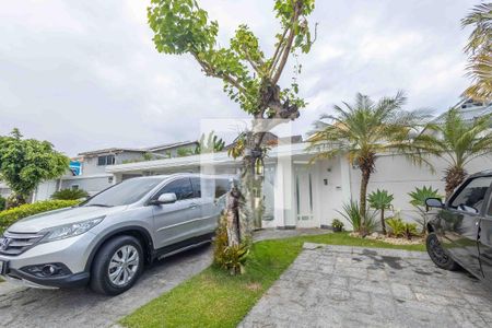 Casa de condomínio à venda com 354m², 4 quartos e 4 vagas