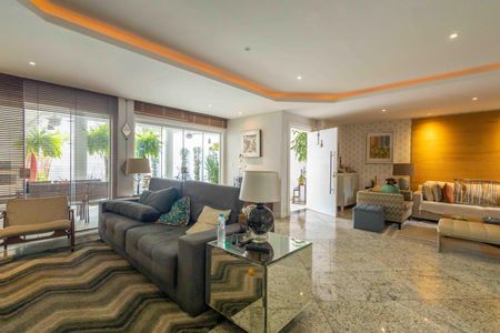 Casa de condomínio à venda com 354m², 4 quartos e 4 vagas Casa de condomínio à venda com 354m², 4 quartos e 4 vagasSala