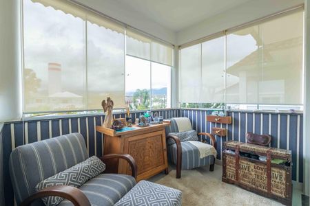 Casa de condomínio à venda com 354m², 4 quartos e 4 vagas Casa de condomínio à venda com 354m², 4 quartos e 4 vagasSuíte 1 varanda