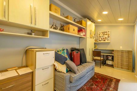 Casa de condomínio à venda com 354m², 4 quartos e 4 vagas Casa de condomínio à venda com 354m², 4 quartos e 4 vagasQuarto