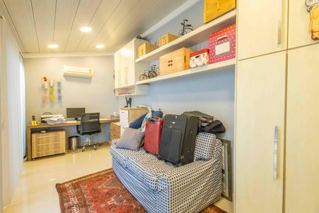 Casa de condomínio à venda com 354m², 4 quartos e 4 vagas Casa de condomínio à venda com 354m², 4 quartos e 4 vagasQuarto