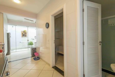 Casa de condomínio à venda com 354m², 4 quartos e 4 vagas Casa de condomínio à venda com 354m², 4 quartos e 4 vagasÁrea de serviço