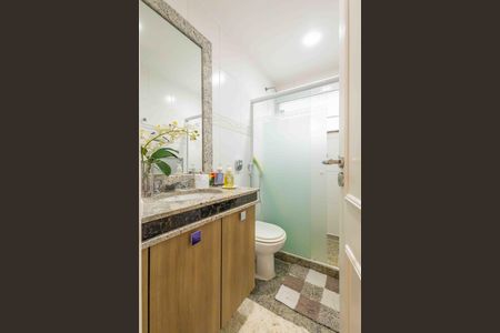 Casa de condomínio à venda com 354m², 4 quartos e 4 vagas Casa de condomínio à venda com 354m², 4 quartos e 4 vagasBanheiro da Suíte 2