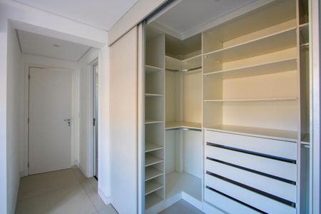 Apartamento à venda com 90m², 3 quartos e 2 vagas Apartamento à venda com 90m², 3 quartos e 2 vagasSuíte