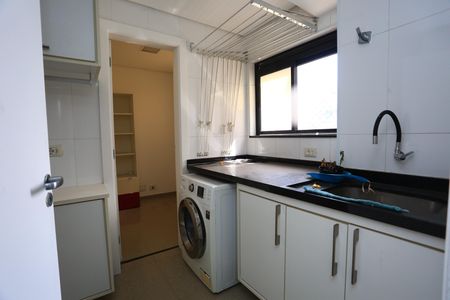 Apartamento para alugar com 305m², 4 quartos e 3 vagas Apartamento para alugar com 305m², 4 quartos e 3 vagasÁrea de Serviço