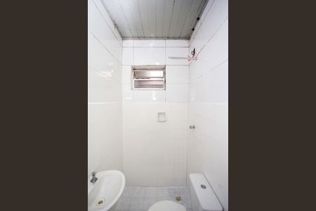 Banheiro Social de casa para alugar com 1 quarto, 50m² em Canhema, Diadema