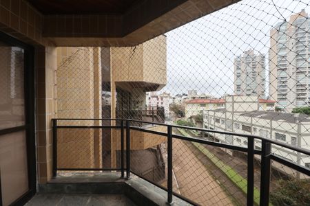 Apartamento para alugar com 150m², 4 quartos e 2 vagas Apartamento para alugar com 150m², 4 quartos e 2 vagasVaranda