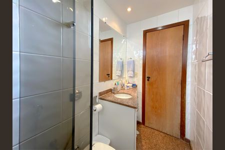 Apartamento à venda com 100m², 3 quartos e 2 vagas Apartamento à venda com 100m², 3 quartos e 2 vagasBanheiro da Suíte