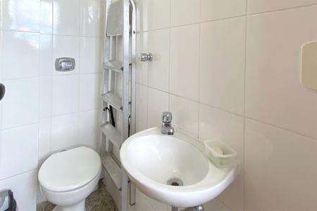 Apartamento à venda com 100m², 3 quartos e 2 vagas Apartamento à venda com 100m², 3 quartos e 2 vagasBanheiro de serviço
