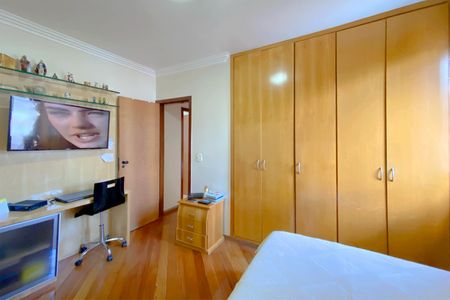Apartamento à venda com 100m², 3 quartos e 2 vagas Apartamento à venda com 100m², 3 quartos e 2 vagasSuíte