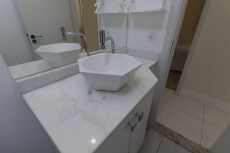 Apartamento à venda com 72m², 3 quartos e 2 vagas Apartamento à venda com 72m², 3 quartos e 2 vagasBanheiro Social
