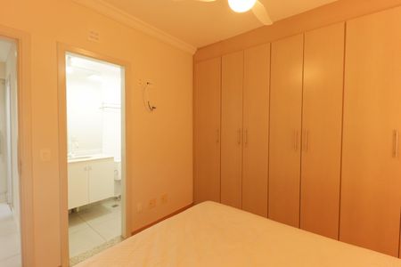 Apartamento à venda com 72m², 3 quartos e 2 vagas Apartamento à venda com 72m², 3 quartos e 2 vagasSuíte